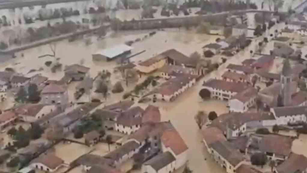 Chuvas fortes na Itália resultam em desaparecidos e centenas sem casa | Enchentes invadiram várias cidades do Friuli Veneza Giulia