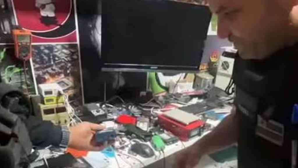 Operação combate cursos de desbloqueio de celulares roubados em 11 Estados | Em nova fase da Operação Rastreio, agentes apreenderam desbloqueador de celulares roubados