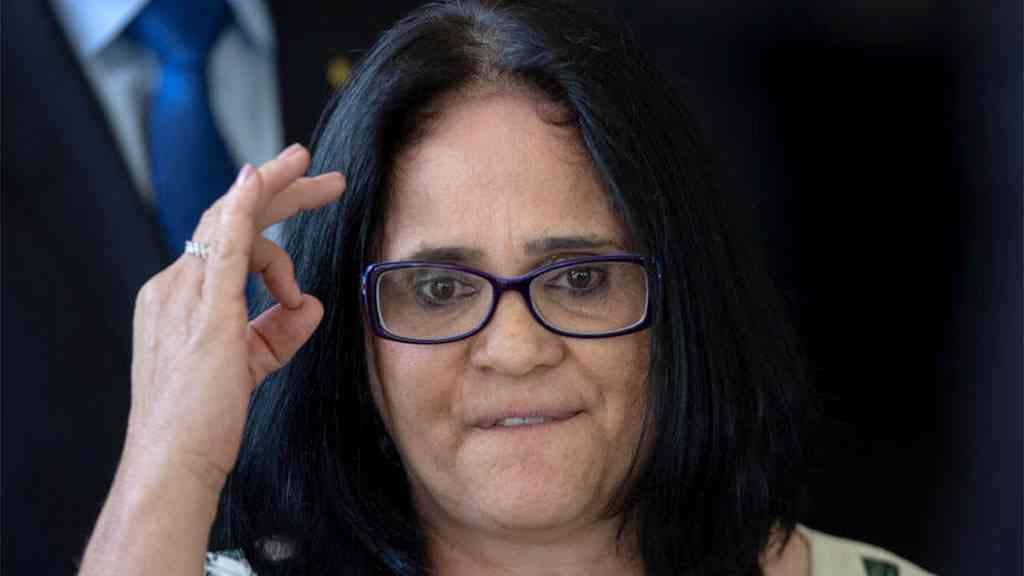 Mulher de Bolsonaro pede que senadores vistoriem o Presídio da Papuda | Damares Alves é uma das principais aliadas à ex-primeira-dama Michelle Bolsonaro