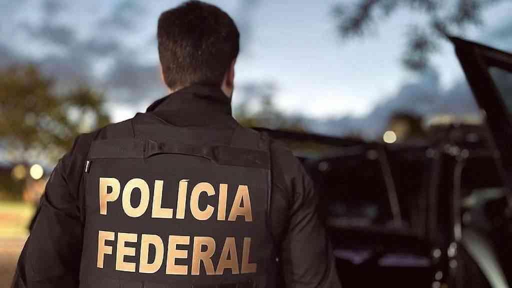 PF mira suspeitos de espalhar nudes falsos de políticos | PF investiga rede que difundia nudes falsos de autoridades