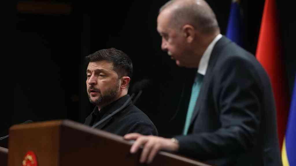 Erdogan e Zelensky discutem guerra e possível mediação com Moscou | Ucraniano quer retomar trocas de prisioneiros com Moscou