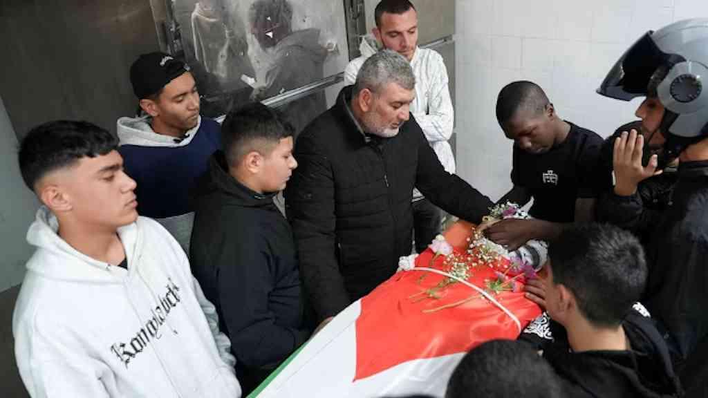 Adolescentes palestinos morrem em ação israelense na Cisjordânia | Operação israelense deixa dois adolescentes palestinos mortos