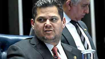 Alcolumbre se opõe à indicação de Lula e libera pauta-bomba