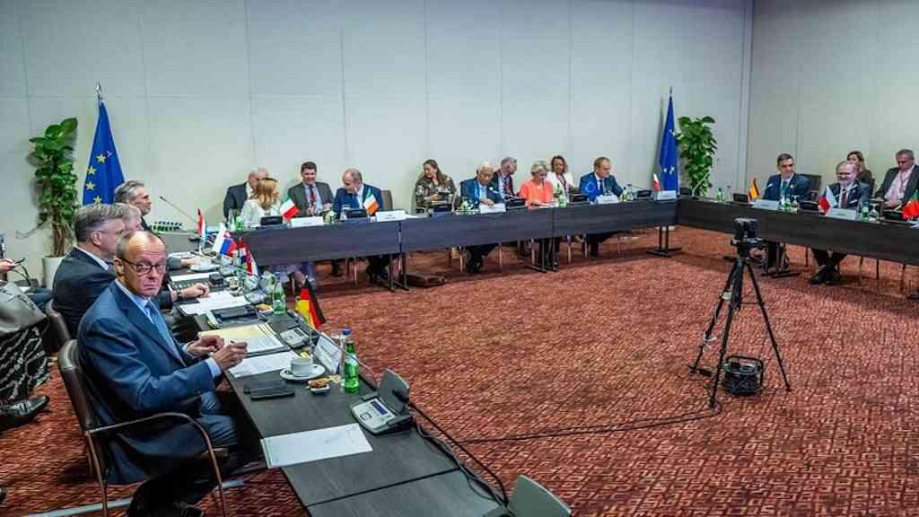 Cúpula da UE em Angola aborda caminhos para a paz na Ucrânia | Encontro de líderes europeus em Luanda, capital de Angola