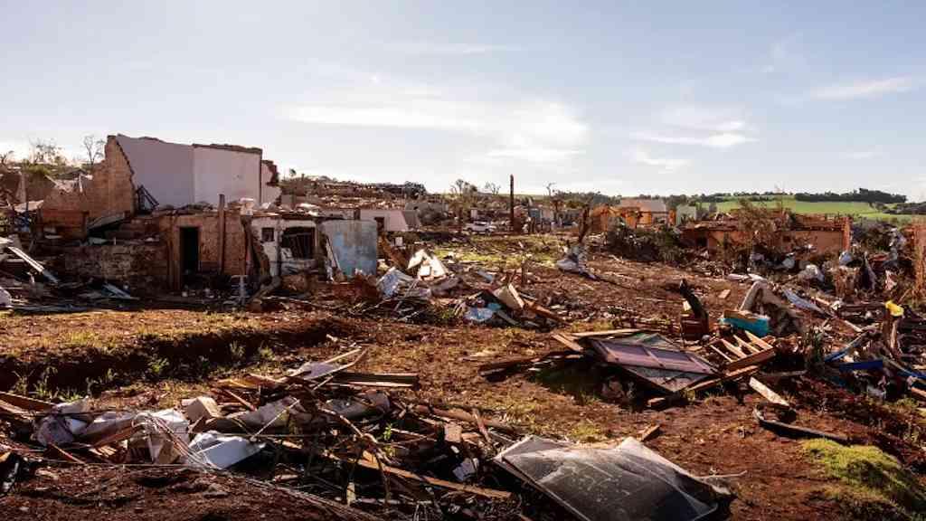 Unidades móveis de saúde chegam a cidade atingida por tornado | Rio Bonito do Iguaçu foi atingida pelo fenômeno no começo deste mês