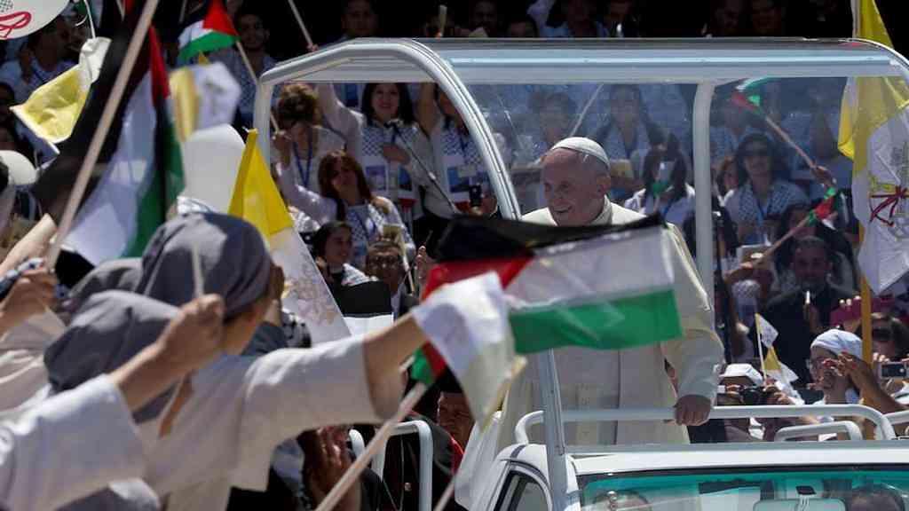Papamóvel de Francisco é transformado em clínica infantil para Gaza | Papa pediu que veículo fosse colocado à disposição de Gaza