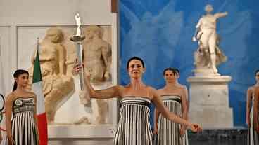 Tocha de Milão-Cortina é acesa em Olímpia