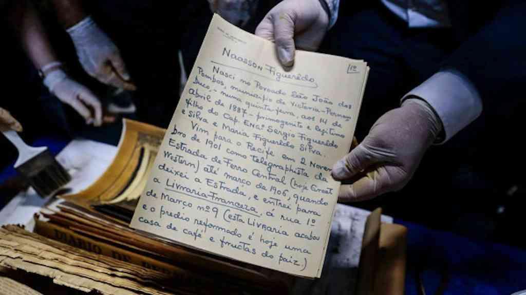 Abriram a Cápsula do Tempo | Carta escrita à mão por Narssan Figueiredo estava na cápsula de 100 anos do Diario de Pernambuco