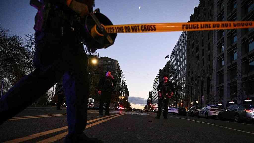 FBI trata ataque a tiros em Washington como possível terrorismo | Cenário após dois agentes da Guarda Nacional serem baleados perto da Casa Branca