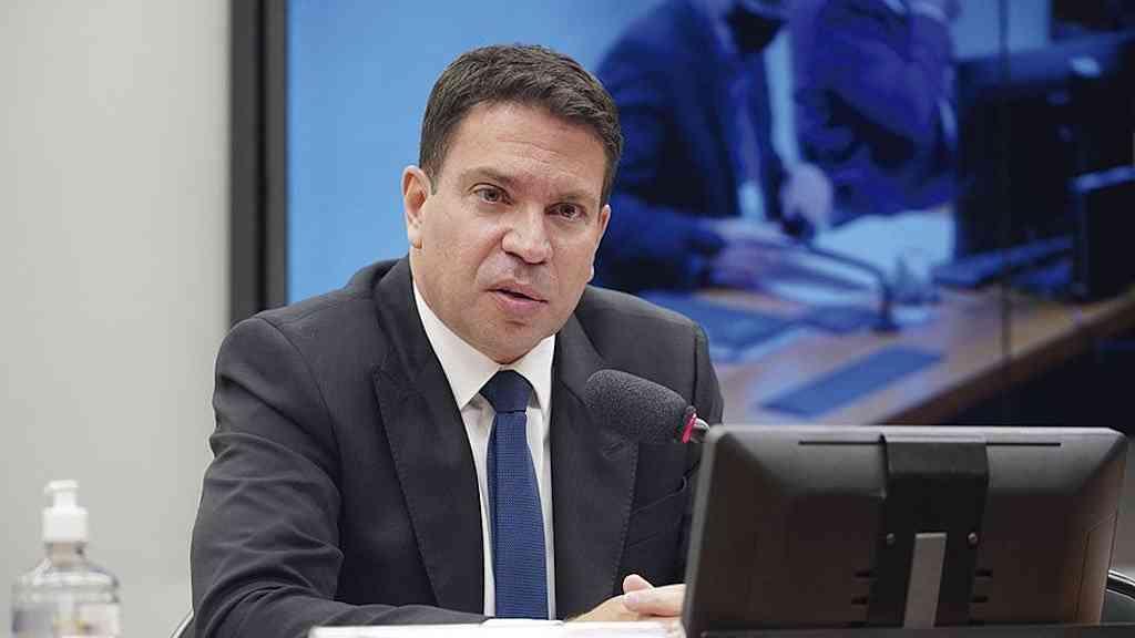 Câmara encaminha ao jurídico determinação de cassar Ramagem | Ramagem teria sido o gestor da bisbilhotagem ilegal durante o governo Bolsonaro