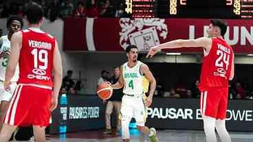 Brasil inicia Eliminatórias com vitória sobre Chile