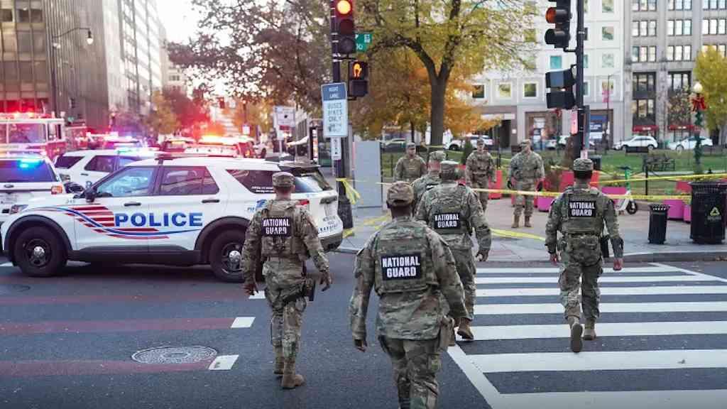Integrante da Guarda Nacional ferida em ataque morre, afirma Trump | Sarah Beckstrom foi baleada juntamente com um colega em Washington