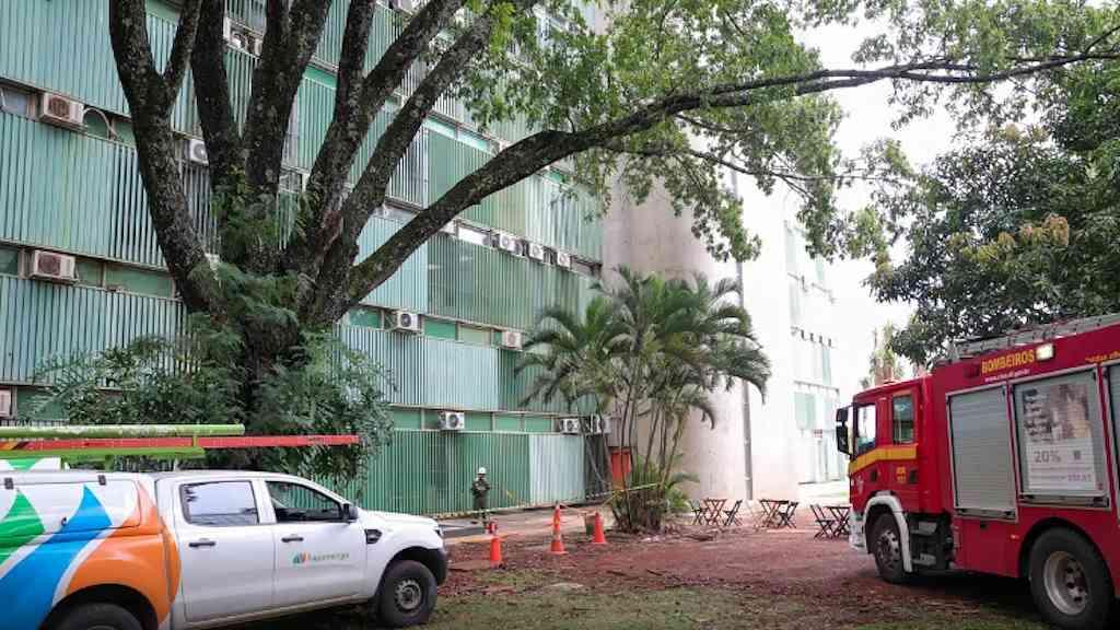 Morre técnico da CEB Ipes ferido em explosão na Esplanada | Autoridades investigam as causas do incêndio no ministérios