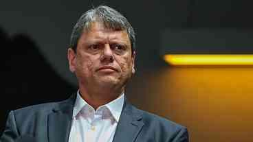 Eduardo Bolsonaro Critica Candidatura de Tarcísio