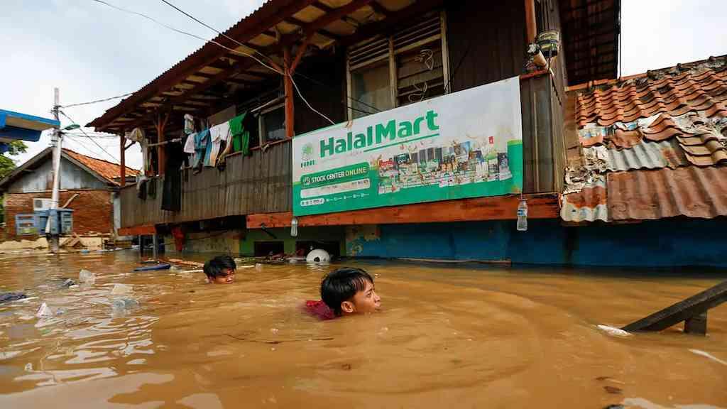 Mortes por temporais na região asiática ultrapassam 1,1 mil | Países mais afetados são Tailândia, Malásia e Indonésia