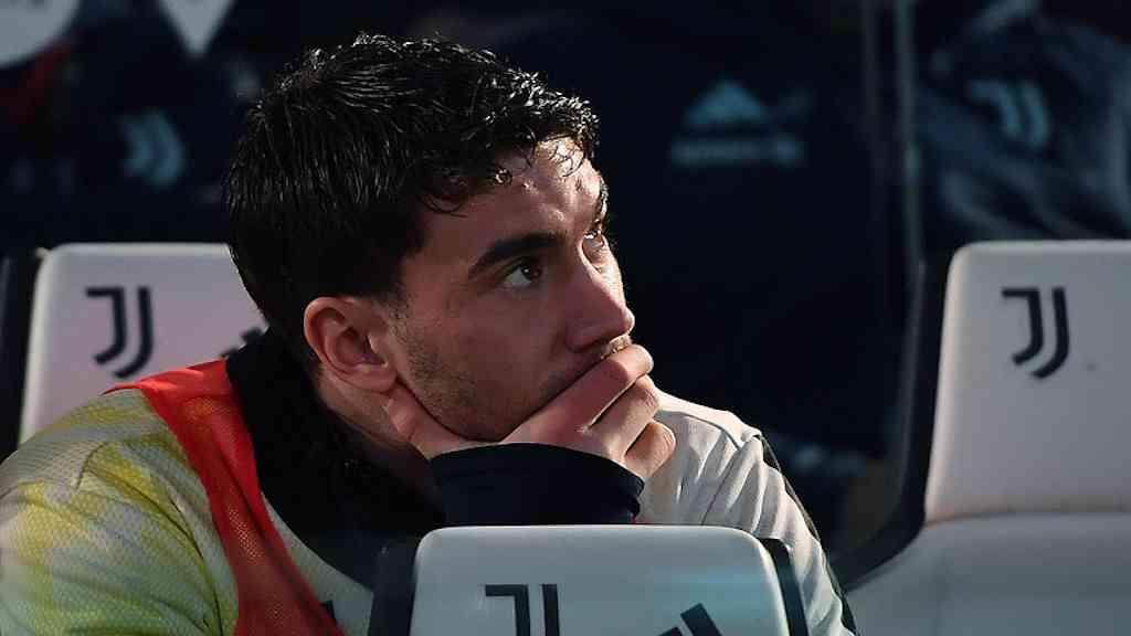 Vlahovic tem lesão séria e vira desfalque na Juventus | Centroavante sérvio deve ficar de fora dos gramados por até 3 meses