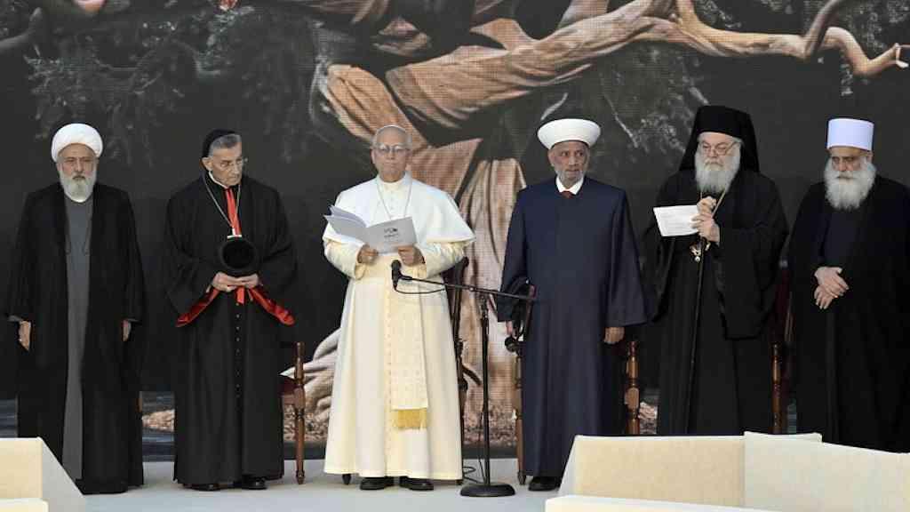Líder xiita do Líbano recorre ao papa por apoio contra Israel | Papa Leão XIV celebra encontro inter-religioso em Beirute, capital do Líbano