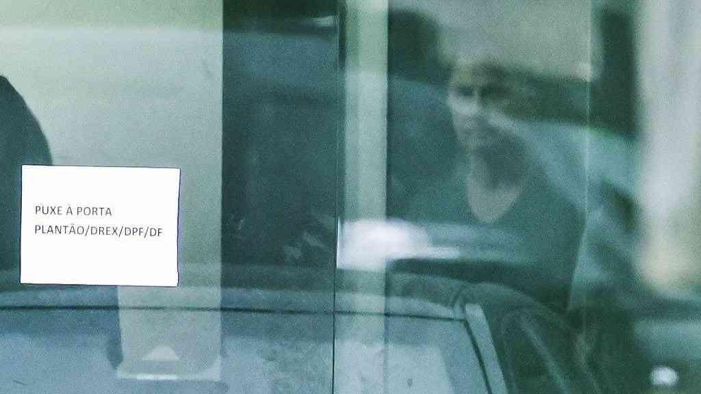 STF autoriza Bolsonaro a receber cuidados médicos na cadeia | Bolsonaro na Superintendência da PF em Brasília, onde está preso preventivamente