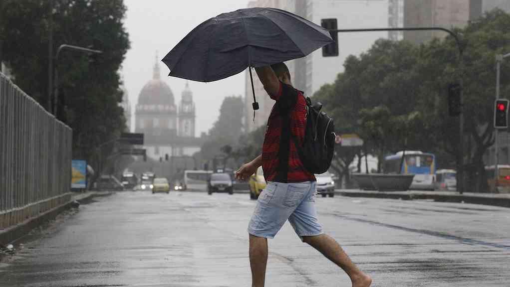 Inmet prevê ventos fortes e coloca Rio em estado de atenção | O Rio de Janeiro entrou oficialmente em estado de atenção