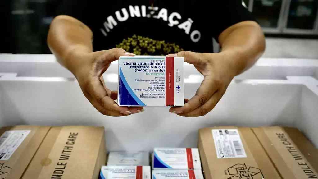 Saúde começa a distribuir vacina contra vírus sincicial respiratório | Vacinação de gestantes protege recém-nascidos e reduz internações