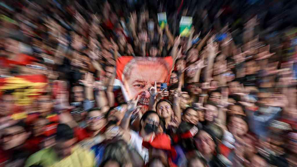 Presidente é apontado como vitorioso na próxima eleição, diz pesquisa | Lula tende a recalibrar a campanha no segundo turno