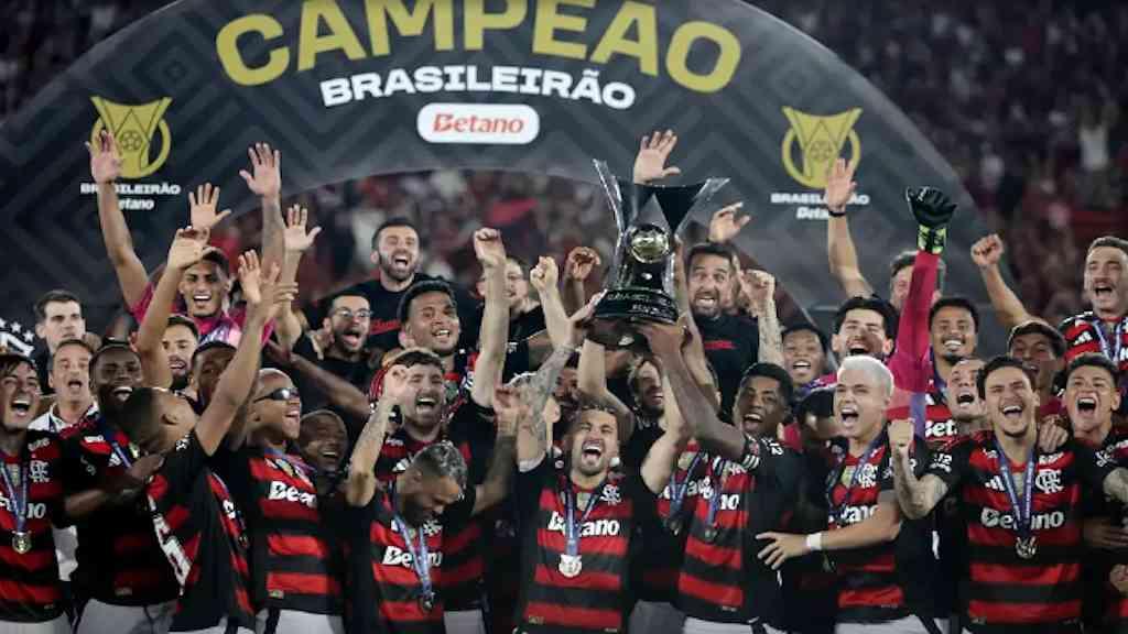Vitória sobre o Ceará garante ao Flamengo mais um título nacional | Flamengo bate o Ceará e confirma campanha dominante no Brasileirão
