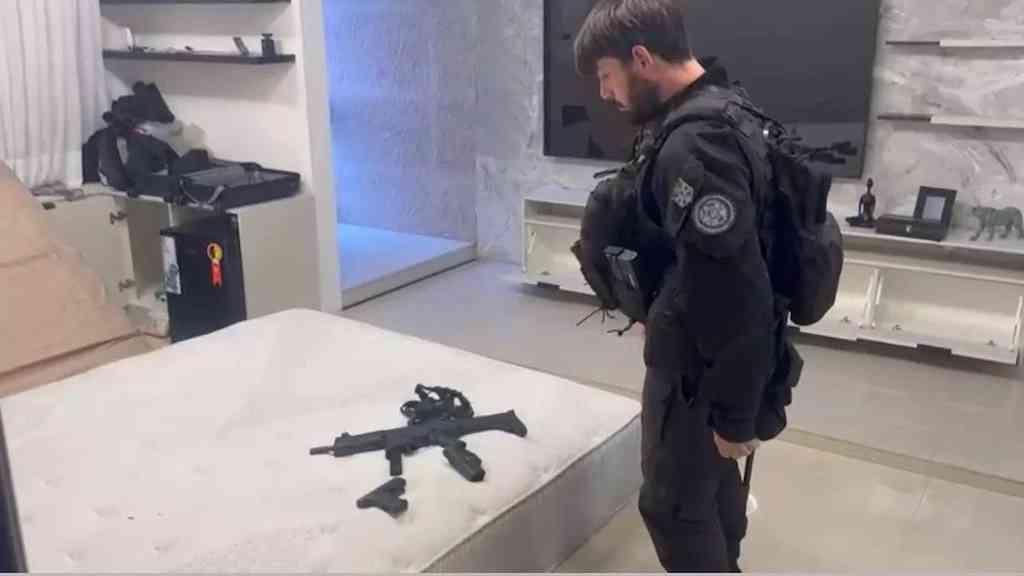 Operação desarticula compra ilegal de armas com uso de documentos falsos | Ação policial barra aquisição de armas com papéis militares adulterados