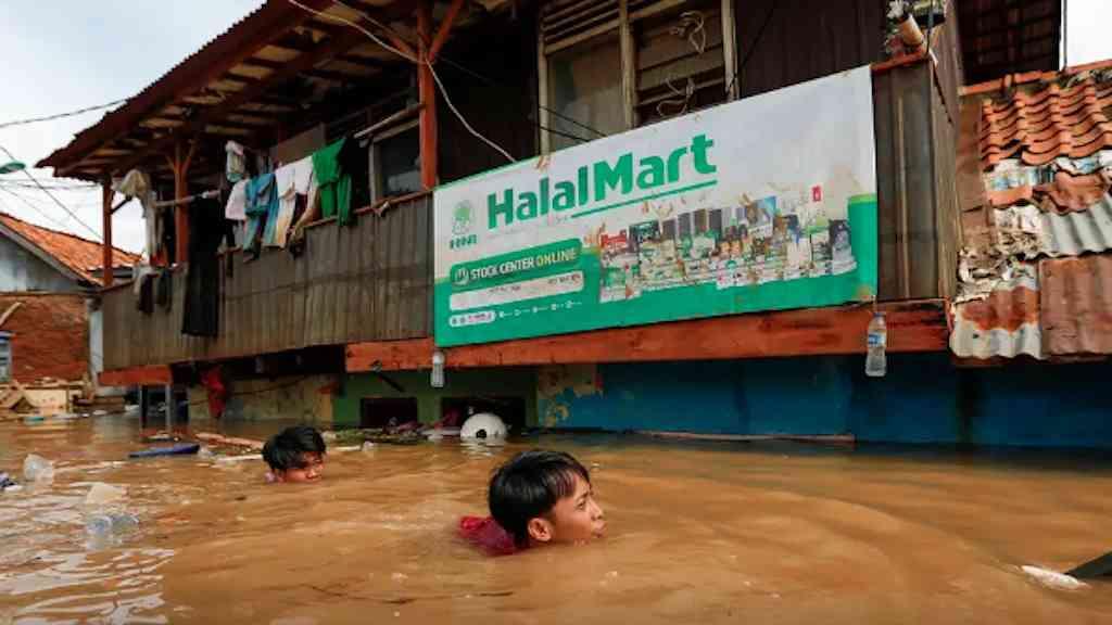 Enchentes no Sudeste Asiático deixam mais de 1,6 mil mortos | Previsão é de chuva forte nesta sexta-feira na região