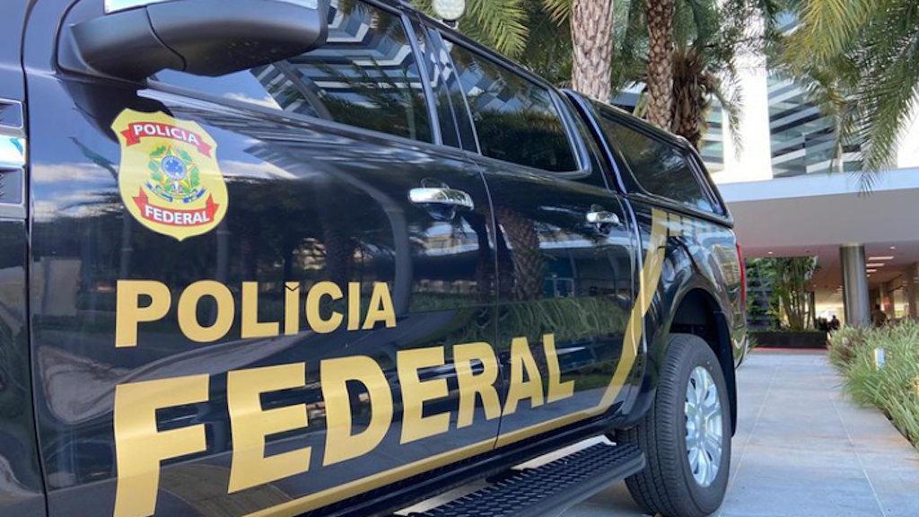 PF barra grupo que levava brasileiros clandestinamente aos EUA | PF faz ação de combate a quadrilha por envio ilegal de pessoas aos EUA