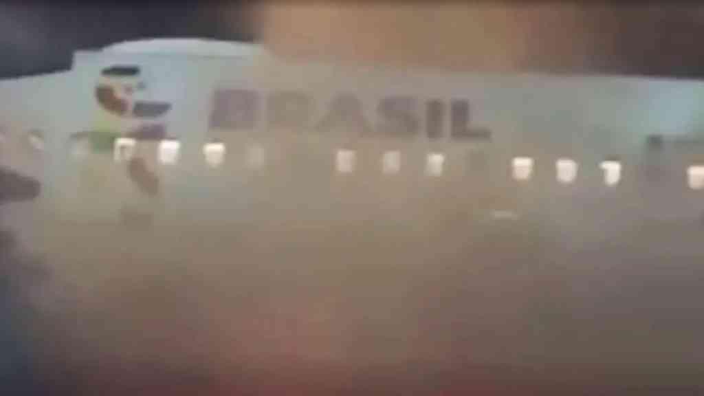 Guarulhos: princípio de incêndio causa evacuação de aeronave | Princípio de incêndio em solo retira 159 passageiros de avião em Guarulhos