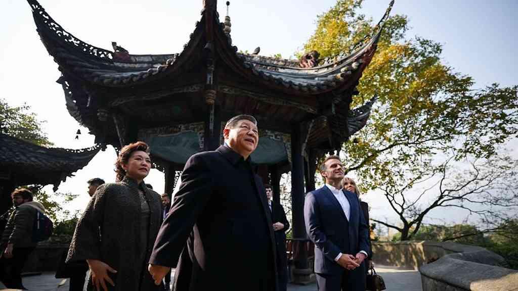 Líderes da China e França voltam a pedir cessar-fogo na Ucrânia | Xi e Macron visitaram o condado de Dujiangyan