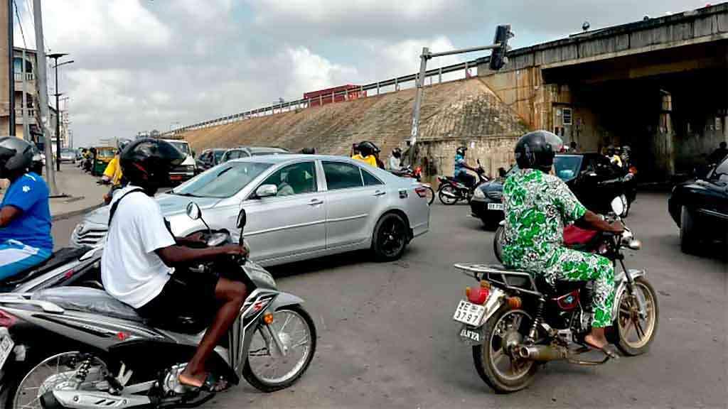 Governo do Benin nega ter perdido o controle do país para militares | As ruas do centro financeiro do Benin estavam movimentadas neste domingo, durante a tentativa de golpe