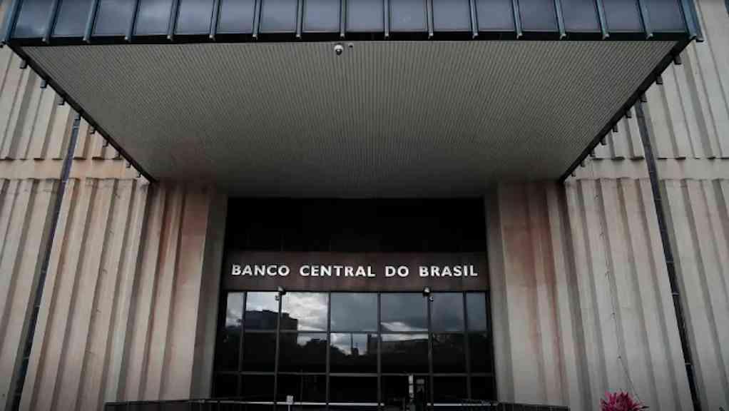 Mercado financeiro eleva previsão do PIB para 2,25% neste ano | Previsão da inflação caiu para 4,4% este ano