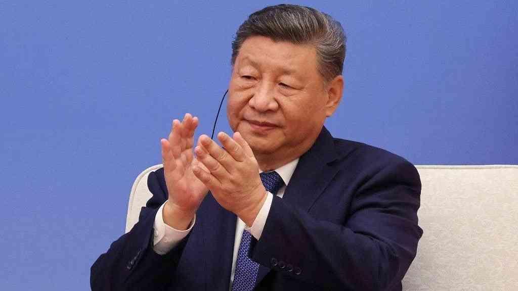 China registra superávit acima de US$ 1 trilhão apesar do recuo nas vendas aos EUA | Xi Jinping, o presidente da China