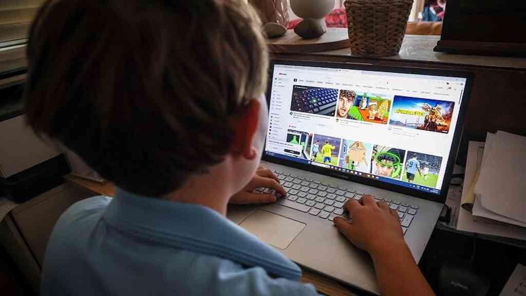 Proibição de redes para menores de 16 começa a valer na Austrália | Austrália torna-se primeiro país a impedir uso de redes sociais a menores de 16 anos