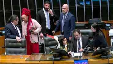 Motta Censura Imprensa e Ataca Glauber Braga