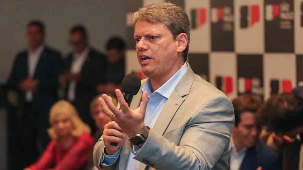 ’01’ agradece a Tarcísio de Freitas por apoio, ainda que tardio e desanimado | O governador de São Paulo, Tarcísio de Freitas