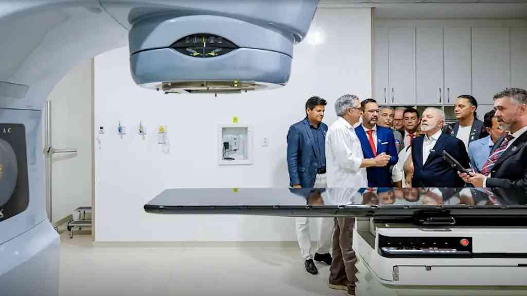 Governo abre unidades de radioterapia em cinco municípios | Lula entrega serviços de radioterapia em diferentes regiões do país