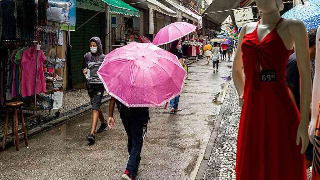 Vendas no comércio reagem aos juros altos e se mantêm aquecidas | Comerciantes lamentam números ruins e futuro incerto da economia, diante dos juros altos
