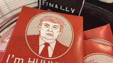 Preservativos com rosto de Trump em fotos do caso Epstein