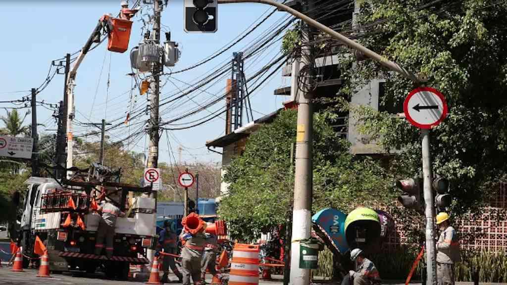 Justiça fixa prazo de 12 horas para Enel normalizar energia em SP | Concessionária pode sofrer multa de R$ 200 mil