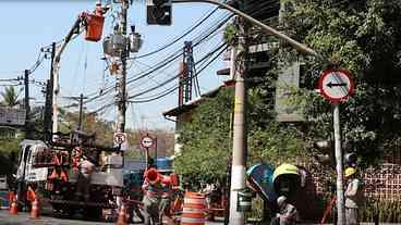 Justiça dá 12h para Enel restabelecer energia em SP