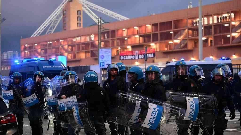 Torcedores de Genoa e Inter entram em confronto na Itália | Briga de torcidas deixou ao menos dois policiais feridos