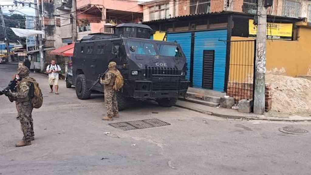 PM intensifica ações contra tráfico e roubos de veículos em Manguinhos | Operação da PM foca combate ao tráfico e roubo de carros em Manguinhos