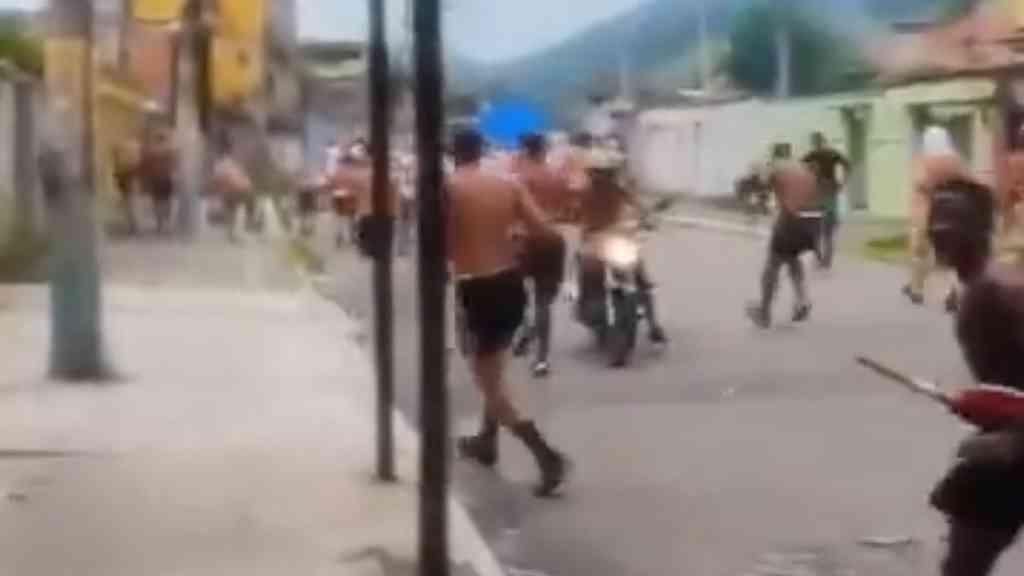 Torcedor morre após ser esfaqueado em briga na Baixada | Confronto entre torcidas na Baixada termina com torcedor morto