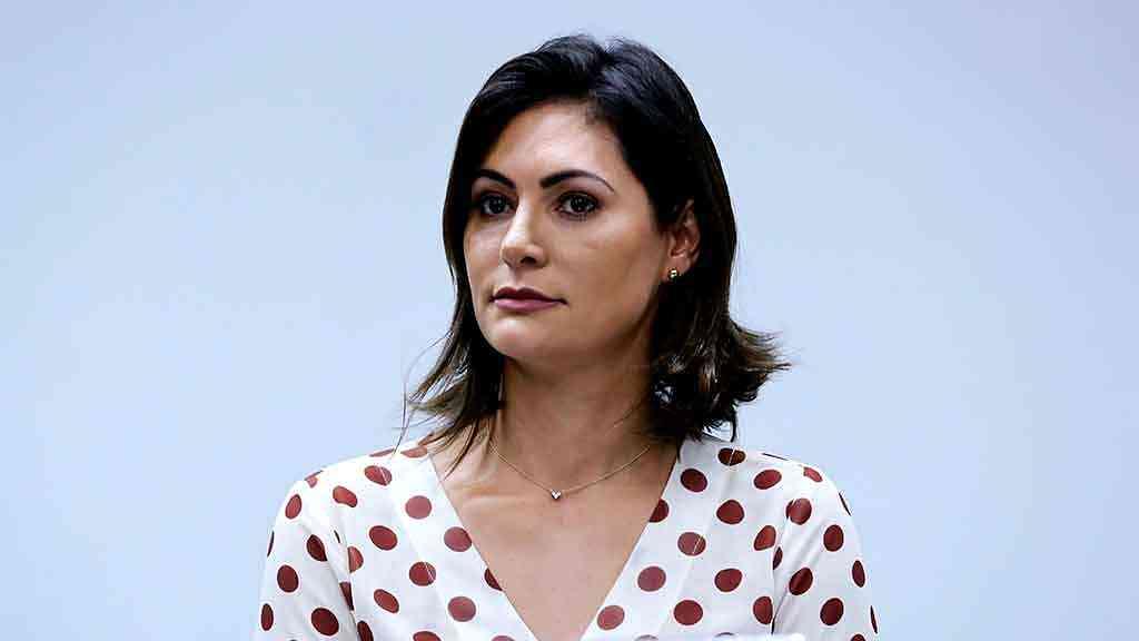 Manutenção da candidatura de ’01’ abre divergências no clã Bolsonaro | A ex-primeira-dama Michelle Bolsonaro tem ganhado seguidores, nas redes sociais