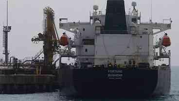 Trump determina bloqueio naval contra petroleiros venezuelanos