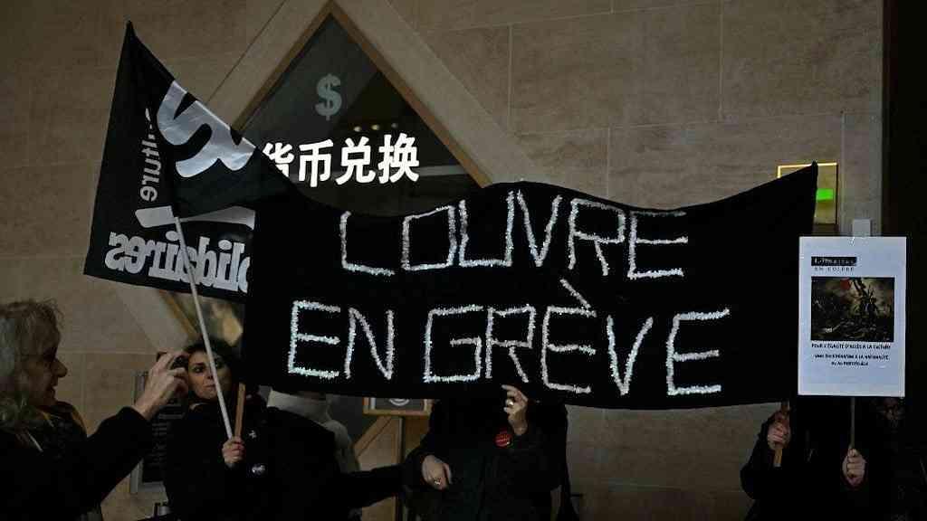 Mesmo com greve, Louvre reabre parte do museu | Os trabalhadores do Louvre protestam por melhores condições de trabalho