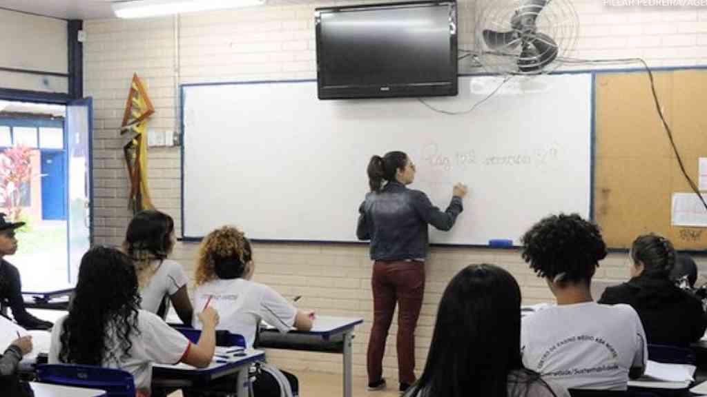 Ipea aponta que metade dos professores terá isenção do IR | Estudo do Ipea prevê isenção de IR para 50% dos docentes