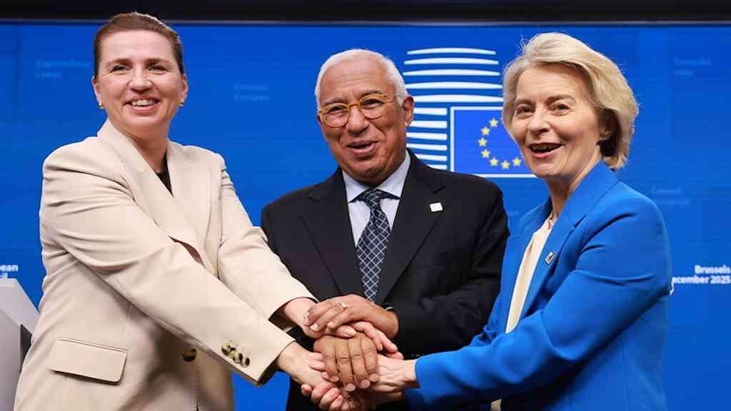 UE recua sobre ativos russos e opta por dívida para ajudar a Ucrânia | Premiê da Dinamarca, Mette Frederiksen, posa para foto com António Costa e Ursula von der Leyen